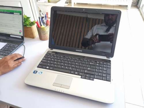 Samsung RV510 Intel Celeron Laptop/ 4GB RAM/ Windows 7 Ultimate